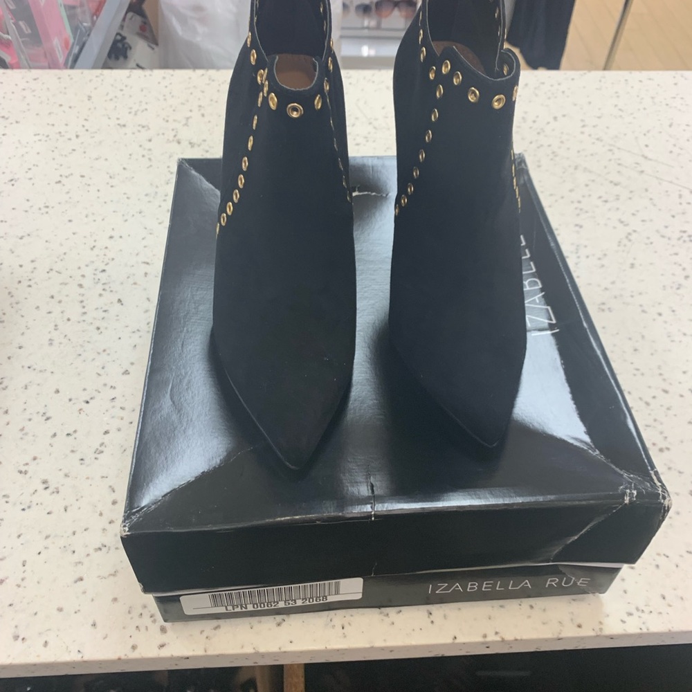 Izabella Rue detailed heels